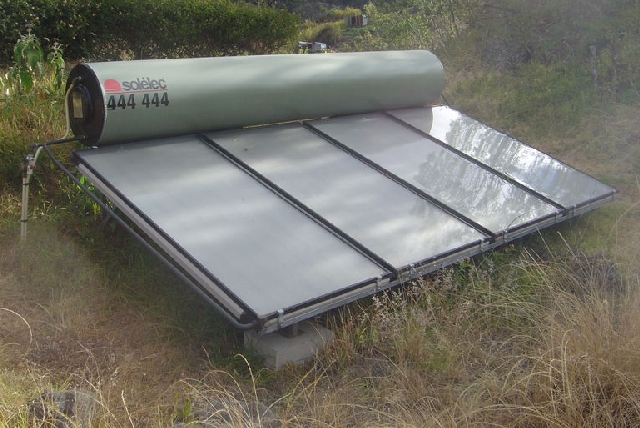Solar-Water-Heater-image-by-David-Monniaux.jpg